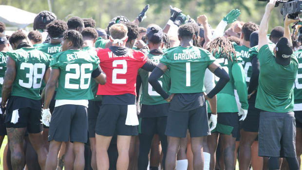 New York Jets QB Zach Wilson and CB Sauce Gardner in team huddle